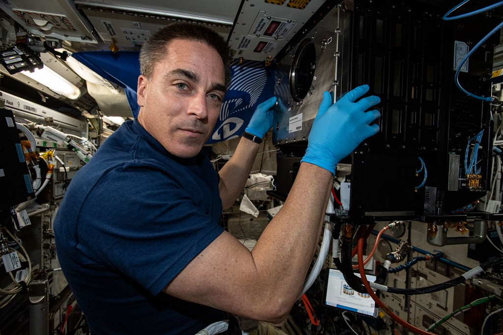 Commander Chris Cassidy works on the Soft Matter Dynamics experiment