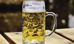 Caneca de cerveja, bebida alcoólica gelada