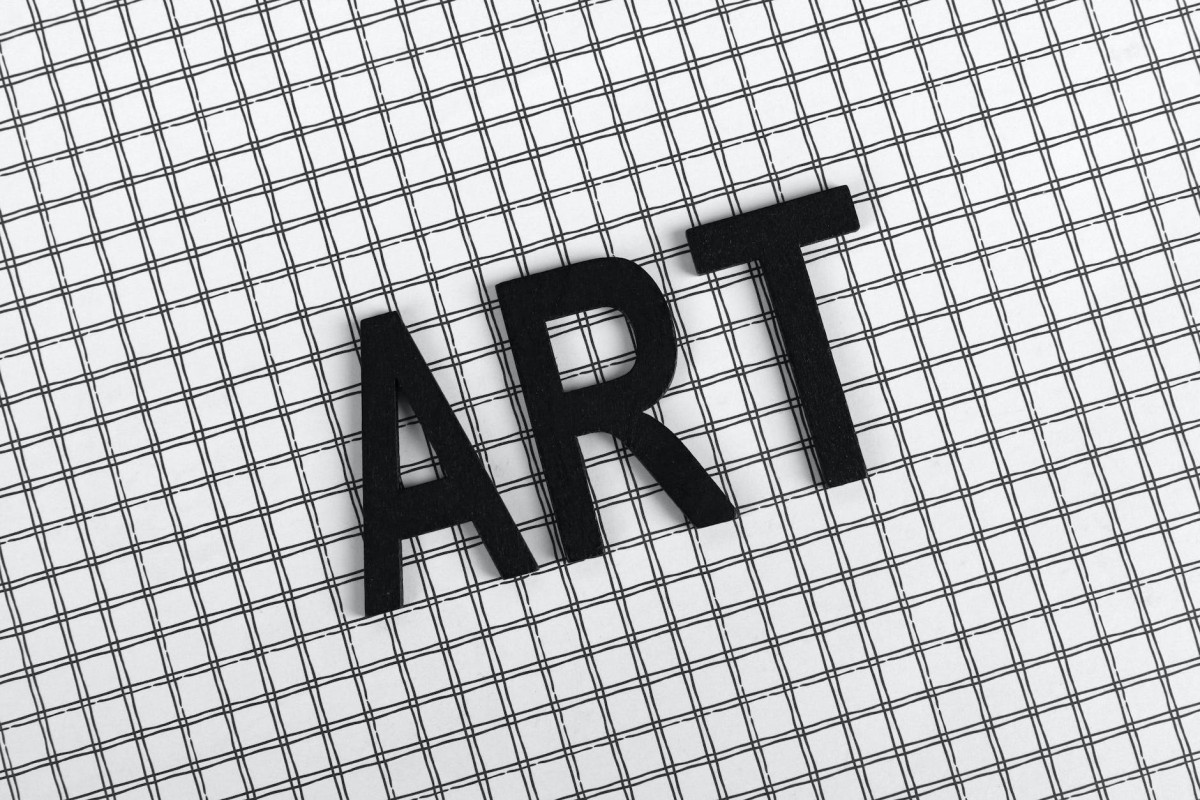 palabra de arte contra una cuadrícula en blanco y negro