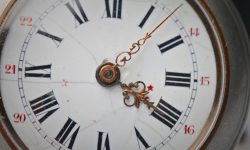 photo en gros plan de l'horloge