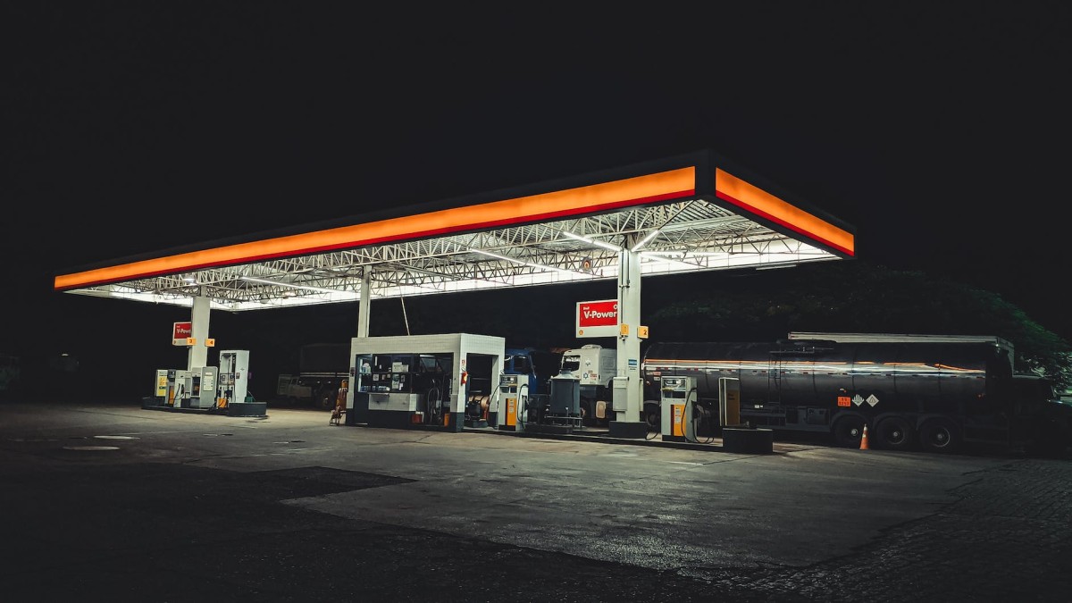 een lege benzinestation